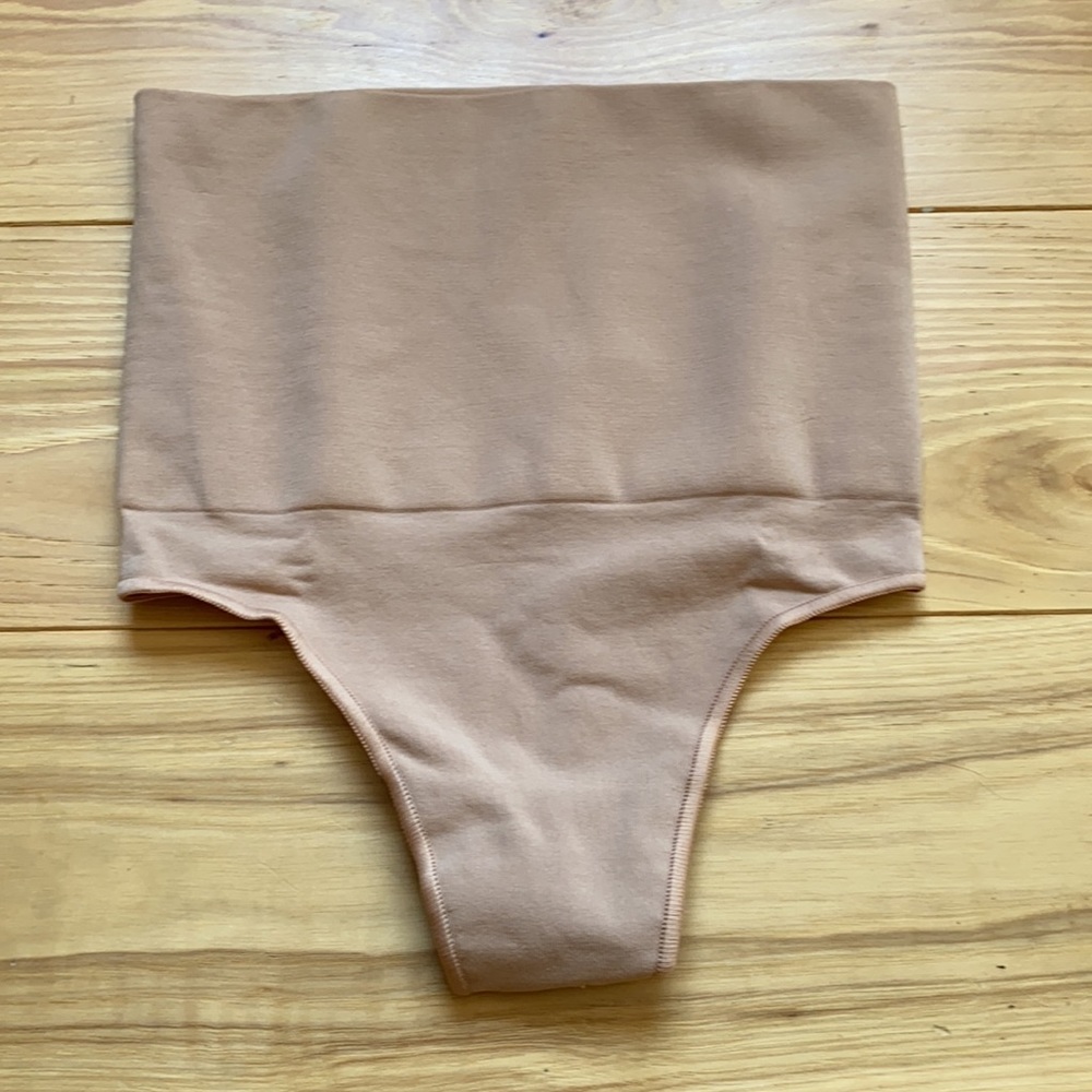 SKIMS CORE CONTROL THONG - Picture 2 of 4